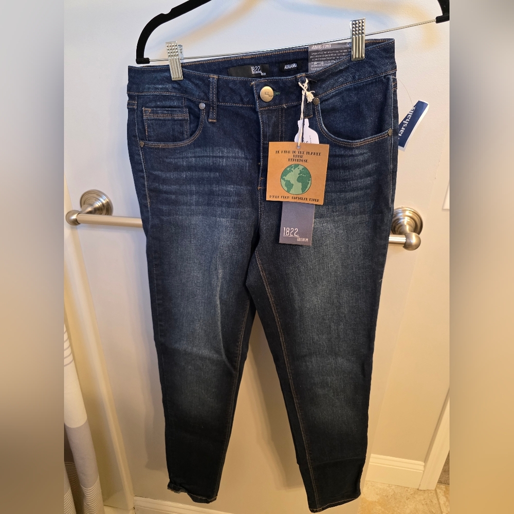 1822 Denim Slim Blue Jeans with Subtle Fading